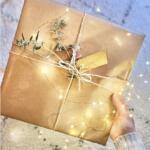 picture of gold gift box with bow